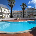 Elegant 3-bed Family House With Large Pool Area Appartamento Praia da Lourinhã