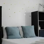 Elegant 3-bed Family House With Large Pool Area Appartamento *