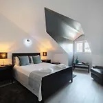 Elegant 3-bed Family House With Large Pool Area Appartamento Praia da Lourinhã