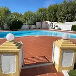 Elegant 3-bed Family House With Large Pool Area