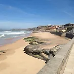 Elegant 3-bed Family House With Large Pool Area *