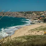 Elegant 3-bed Family House With Large Pool Area *