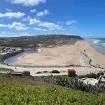 Elegant 3-bed Family House With Large Pool Area Appartamento