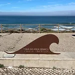 Appartamento Elegant 3-bed Family House With Large Pool Area