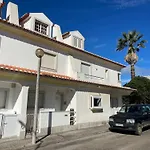 Elegant 3-bed Family House With Large Pool Area شقة Praia da Lourinhã