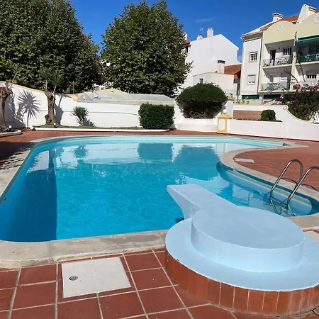 Elegant 3-bed Family House With Large Pool Area Apartman