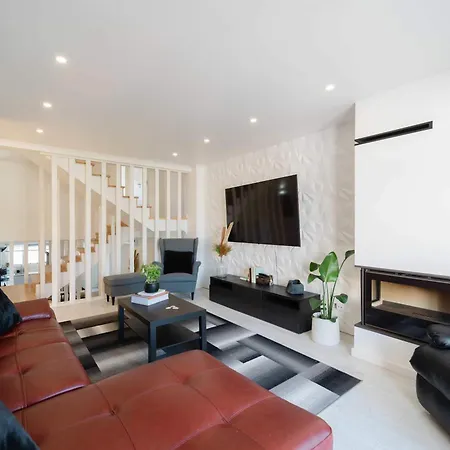 Elegant 3-bed Family House With Large Pool Area Apartman