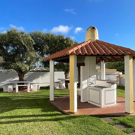 Elegant 3-bed Family House With Large Pool Area Appartamento *