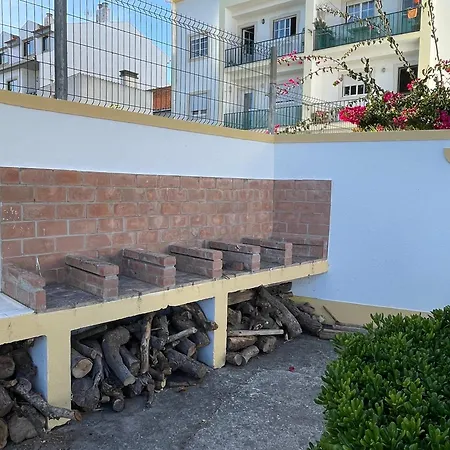 Elegant 3-bed Family House With Large Pool Area Appartamento