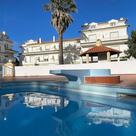 Апартаменты Elegant 3-bed Family House With Large Pool Area Praia da Lourinha