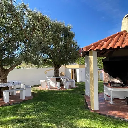 Elegant 3-bed Family House With Large Pool Area Praia da Lourinhã