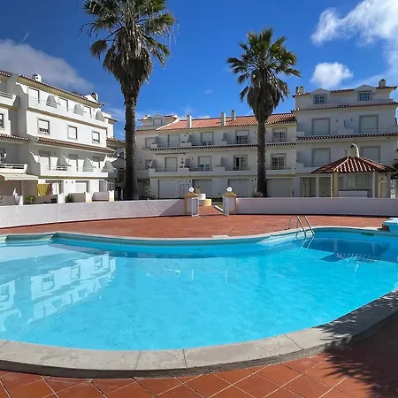 Elegant 3-bed Family House With Large Pool Area Апартаменты Praia da Lourinha