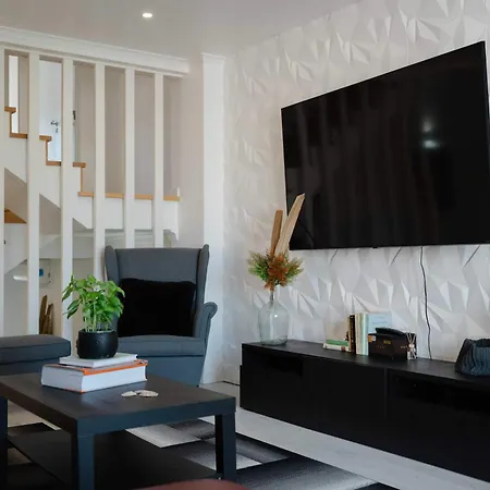 Апартаменты Elegant 3-bed Family House With Large Pool Area *