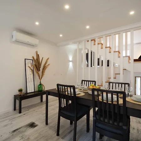 Elegant 3-bed Family House With Large Pool Area 아파트 Praia da Lourinhã