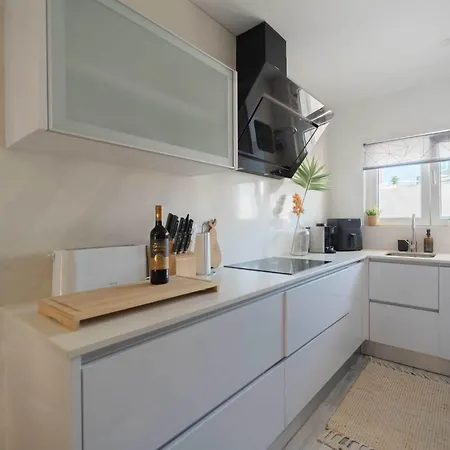 Апартаменты Elegant 3-bed Family House With Large Pool Area *