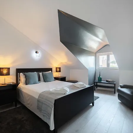 Elegant 3-bed Family House With Large Pool Area Апартаменты Praia da Lourinha