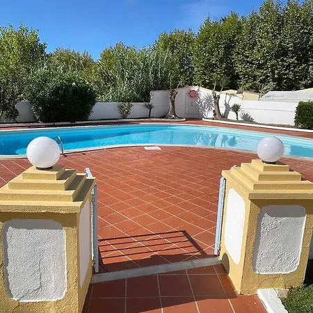Elegant 3-bed Family House With Large Pool Area