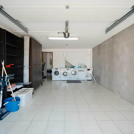 Апартаменты Elegant 3-bed Family House With Large Pool Area