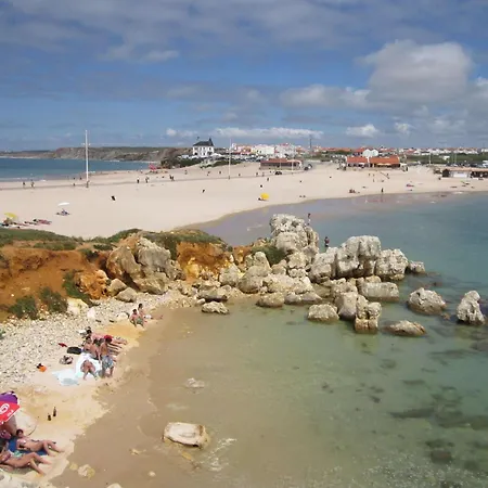 Elegant 3-bed Family House With Large Pool Area *