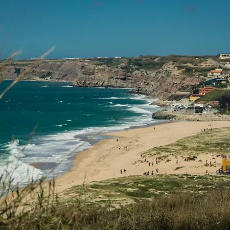 Elegant 3-bed Family House With Large Pool Area *