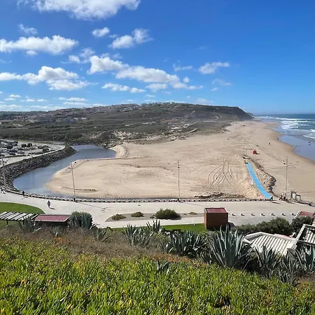 Elegant 3-bed Family House With Large Pool Area Апартаменты