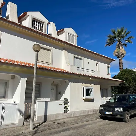 Elegant 3-bed Family House With Large Pool Area 아파트 Praia da Lourinhã